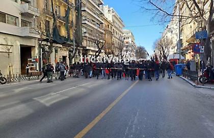 Επεισόδια και δακρυγόνα στην πορεία ενάντια στην ίδρυση μη κρατικών πανεπιστημίων στη Θεσσαλονίκη
