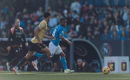 Νάπολι για… λύπηση, έσωσε στο 90' τον βαθμό στο «Ντιέγκο Μαραντόνα» με τη Τζένοα!