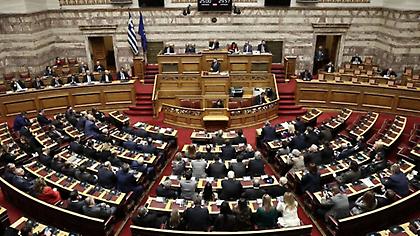 Τηλεφώνημα για βόμβα κοντά στη Βουλή - Κλειστοί οι δρόμοι - Δεν κάνει στάση το Μετρό στο Σύνταγμα