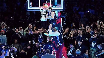 Ο Μακ ΜακΚλάνγκ νικητής στα καρφώματα με τη βοήθεια του Σακίλ Ο'Νιλ