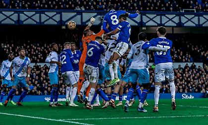 Γλίτωσε τα χειρότερα η Έβερτον