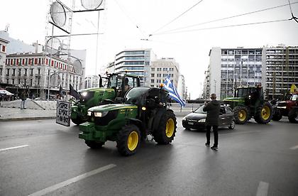 Αγρότες: Αποχωρούν τα τρακτέρ από το Σύνταγμα – Κυκλοφοριακές ρυθμίσεις