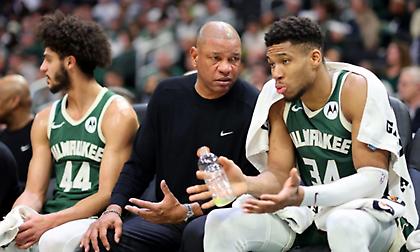 Ρίβερς στη διοίκηση των Μπακς: «Γιατί απολύσατε τον Γκρίφιν;»