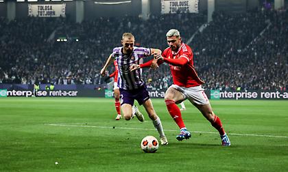 Άντεξε στην πίεση της Τουλούζ η Μπενφίκα, ανώδυνη ήττα στην έδρα της Ρεν για τη Μίλαν