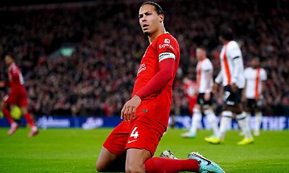 Γκολ του Φαν Ντάικ σημαίνει νίκη για την Λίβερπουλ