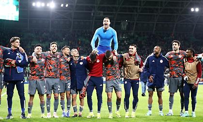 Οι πανηγυρισμοί των παικτών του Ολυμπιακού μετά την πρόκριση στη Βουδαπέστη