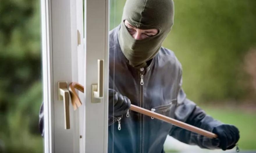 Επεισοδιακή σύλληψη δύο νεαρών στη Νέα Ιωνία λίγο μετά τη διάρρηξη διαμερίσματος