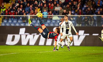 Ψαλιδάκι, σεντερφορίσια κεφαλιά και... τέζα η Ουντινέζε στη Γένοβα!