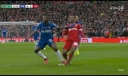 Διέλυσε τον αστράγαλο του Χράφενμπερχ ο Καϊσέδο - Δεν δόθηκε καν φάουλ στη φάση!