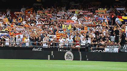 Η Βαλένθια τιμωρεί με αποκλεισμό οπαδούς της γιατί έβριζαν τον ιδιοκτήτη της