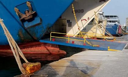 Σε «απεργιακό κλοιό» η χώρα την Τετάρτη: Δεμένα τα πλοία στα λιμάνια- Πώς θα κινηθούν τα ΜΜΜ