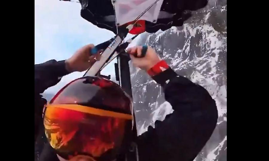 Σκιέρ σώθηκε από βέβαιο θάνατο όταν δεν άνοιξε το αλεξίπτωτό του και τα δέντρα ανέκοψαν την πτώση του!