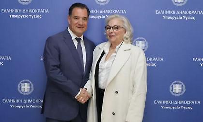 Συνάντηση Γεωργιάδη με την πρώτη ασθενή που της συνταγογραφήθηκε φαρμακευτική κάνναβη