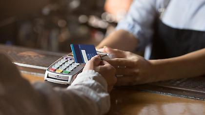 Χιλιάδες αιτήσεις την πρώτη ημέρα του 4ου κύκλου χρηματοδότησης για αγορά και διασύνδεση POS