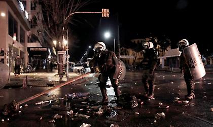 Θεσσαλονίκη: Αστυνομικός έχασε το όπλο του κατά τη διάρκεια των επεισοδίων