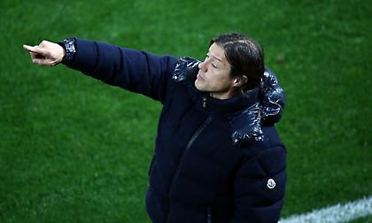 Αλμέιδα: «Οι αλλαγές άλλαξαν το παιχνίδι - Απολαμβάνω να βλέπω την ΑΕΚ να παίζει μπάλα» - Τι ανέφερε για τον Αραούχο