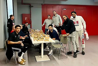 Κέρασε σούσι ο Μπαρτζώκας για να «ξεχρεώσει» την τεχνική ποινή στο Κύπελλο!