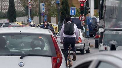 Σε απεργιακό κλοιό η χώρα