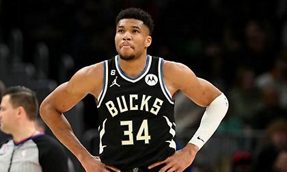 Αντετοκούνμπο: «Τα social media με κάνουν και νιώθω σαν σκουπίδι - Ίσως παίρναμε το πρωτάθλημα το 2020»