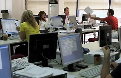 Εργαζόμενοι καταγγέλλουν πως παρά τον νόμο για τις τριετίες, δε βλέπουμε αύξηση στο μισθό