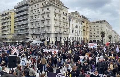 Θεσσαλονίκη: Στον ΟΣΕ η πορεία για τα Τέμπη - «Το έγκλημα να μην συγκαλυφθεί»