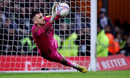 Τα… χρειάστηκε η Νιούκαστλ, αλλά λύγισε στα πέναλτι την Μπλάκμπερν με «ήρωα» Ντουμπράβκα