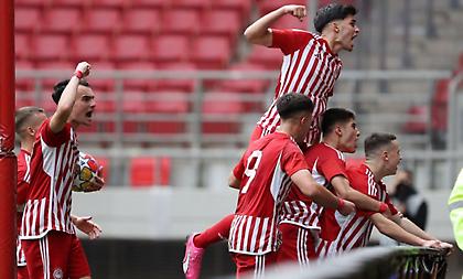 Επτάψυχος Ολυμπιακός, επέστρεψε από το 0-2, τέζαρε τη Λανς στα πέναλτι και πέρασε στην οκτάδα του Youth League!