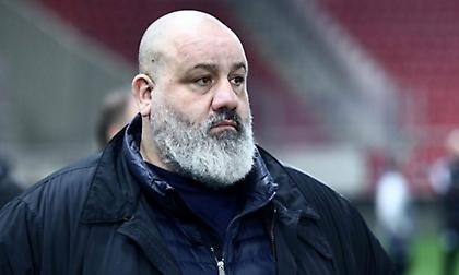 Πρόστιμο 30.000 ευρώ στον Καραπαπά για τη φούστα σε Μπαλτάκο, διαπίστωσε «ειλικρινή μεταμέλεια» η Επιτροπή Δεοντολογίας