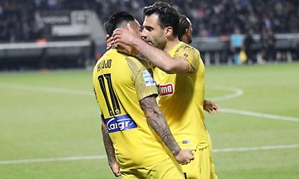 Το «respect» του Τζαβέλλα στον Αραούχο για τη συμμετοχή του με την ΑΕΚ Β