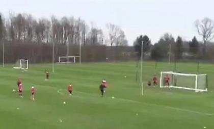 «Mε όποιον δάσκαλο καθίσεις»: O προπονητής της Ντονκάστερ «εξέθεσε» με απίθανο βολ-πλανέ τον τερματοφύλακα του!