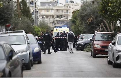 Οικογενειακή τραγωδία στη Νίκαια: Αυτόπτης μάρτυρας περιγράφει τη στιγμή που ο πεθερός πυροβόλησε τον γαμπρό του