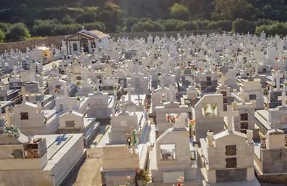 Μακάβρια εικόνα στο κοιμητήριο της Λάρισας: Άσηπτοι οι νεκροί του κορωνοϊού – Προβληματισμός σε όλα τα νεκροταφεία της χ