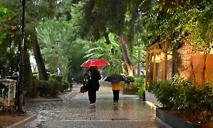 Καιρός: Βροχές, καταιγίδες και αφρικανική σκόνη σήμερα Σάββατο