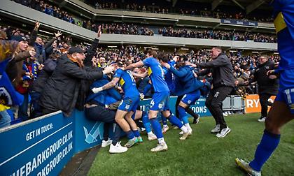 Εκφωνητής ξέσπασε σε άναρθρες κραυγές όταν η Γουίμπλεντον πήρε το ντέρμπι με τη ΜΚ Ντονς στις καθυστερήσεις!