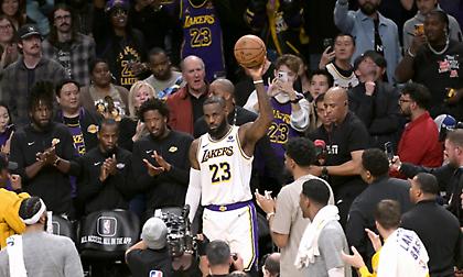 Λεμπρόν Τζέιμς: «Όσο παίζω, το ρεκόρ θα μεγαλώνει»