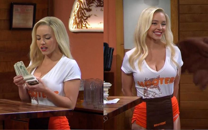 Η Σίντνεϊ Σουίνι έγινε viral ως σερβιτόρα στο Hooters σε σκετσάκι στο