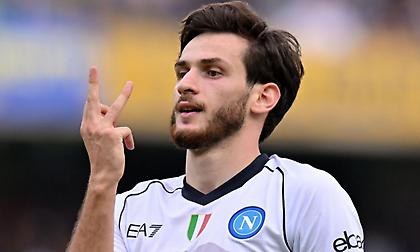 Έβαλε φρένο στους μνηστήρες του Κβαρατσκέλια ο πατέρας του: «Θα αποφασίσει να μείνει και του χρόνου στη Νάπολι»