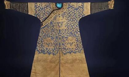 Βρέθηκε σπάνια ρόμπα Κινέζου αυτοκράτορα – Μπορεί να πωληθεί μέχρι 50.000 λίρες