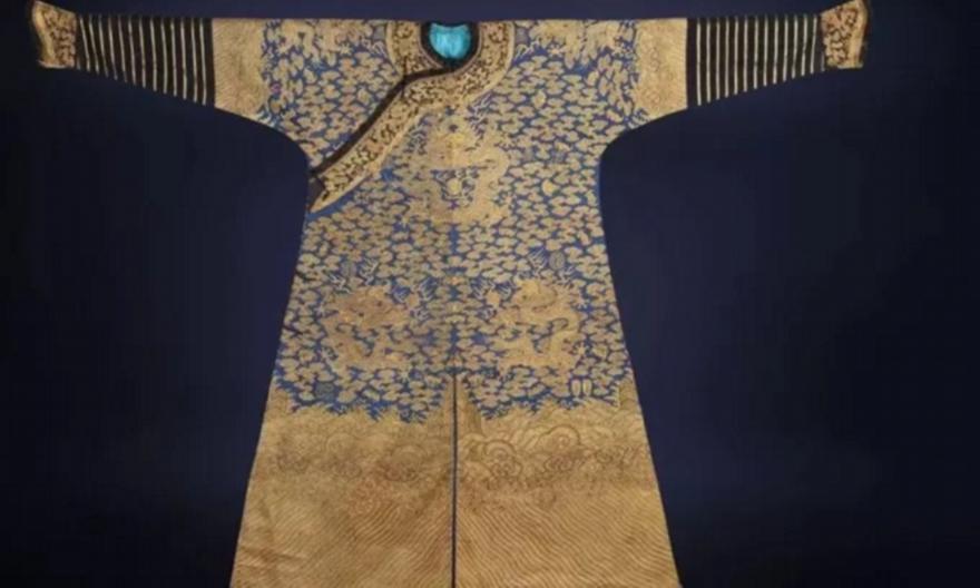 Βρέθηκε σπάνια ρόμπα Κινέζου αυτοκράτορα – Μπορεί να πωληθεί μέχρι 50.000 λίρες