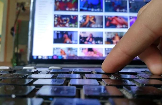 Θεσσαλονίκη: Χειροπέδες σε 52χρονο για revenge porn-Έστελνε ροζ βίντεο με την πρώην του