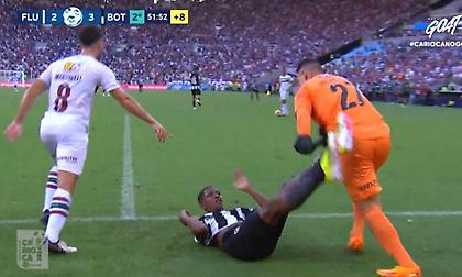 Απίθανο συμβάν στο Φλουμινένσε-Μποταφόγκο: Τραυματίας (;) παίκτης έγινε… μπαλάκι