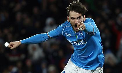 Πατέρας Κβαρατσχέλια: «Όνειρό του η Ρεάλ, αλλά θα μείνει στη Νάπολι και τη νέα σεζόν»