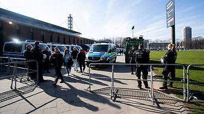 Συμπλοκές οπαδών στο Κολωνία - Μπάγερ Λεβερκούζεν, έπεσε αναίσθητος υπάλληλος φύλαξης!