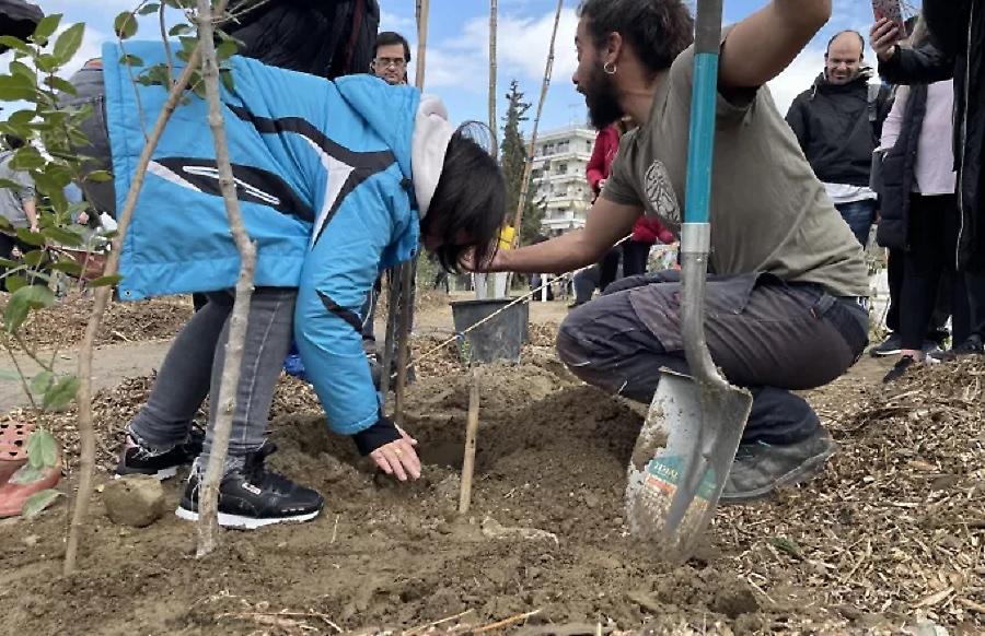 Αυτό το δάσος... τρώγεται: Στη Θεσσαλονίκη το πρώτο βρώσιμο δάσος με φύτευση 700 δέντρων και φυτών