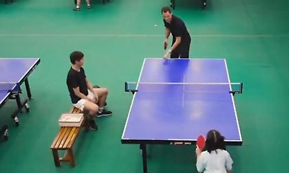 Ένα 8χρονο κορίτσι νίκησε τον… Φέντερερ στον πινγκ-πονγκ! (video)