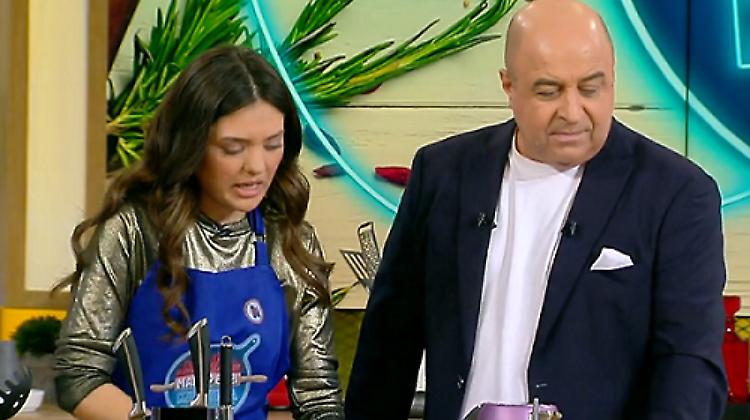 «Η μαμά μου μαγειρεύει καλύτερα από τη δική σου»: Ποιο πιάτο κρύβεται κάτω από την καμπάνα;