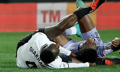 Άσχημα νέα για Ντιακαμπί: «Σημαντικό να μπορέσει να περπατήσει - Ίσως να μην παίξει ξανά ποδόσφαιρο»