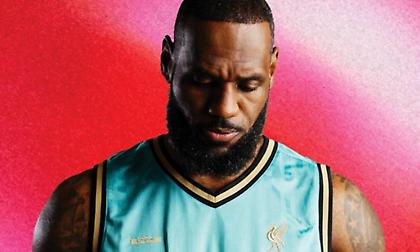 Λάνσαρε μπασκετική φανέλα με... παρουσιαστή ΛεΜπρόν η Λίβερπουλ!