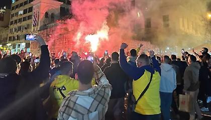 Έκαναν τη νύχτα... μέρα οι οπαδοί της Μακάμπι στην Αθήνα