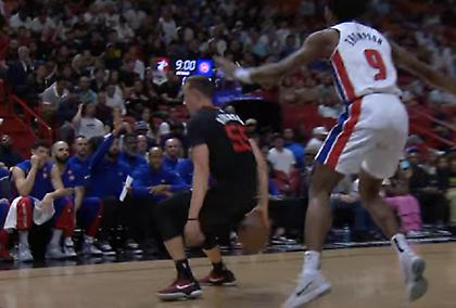 Έκρυψε την μπάλα και βρέθηκε... στην κορυφή του Top-10 του ΝΒΑ ο Ρόμπινσον!